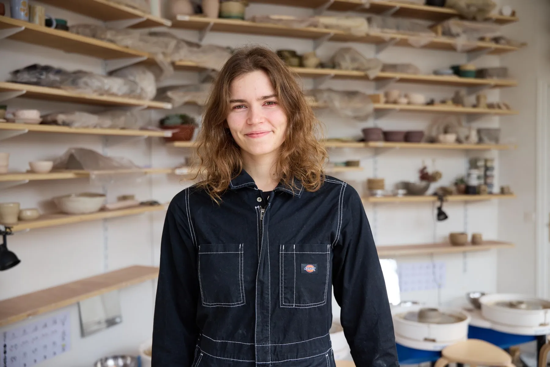 Artisane à l'atelier